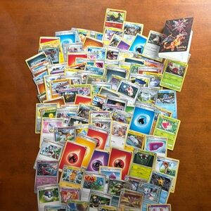 Pokémon Bundle of around 100 cards with case.